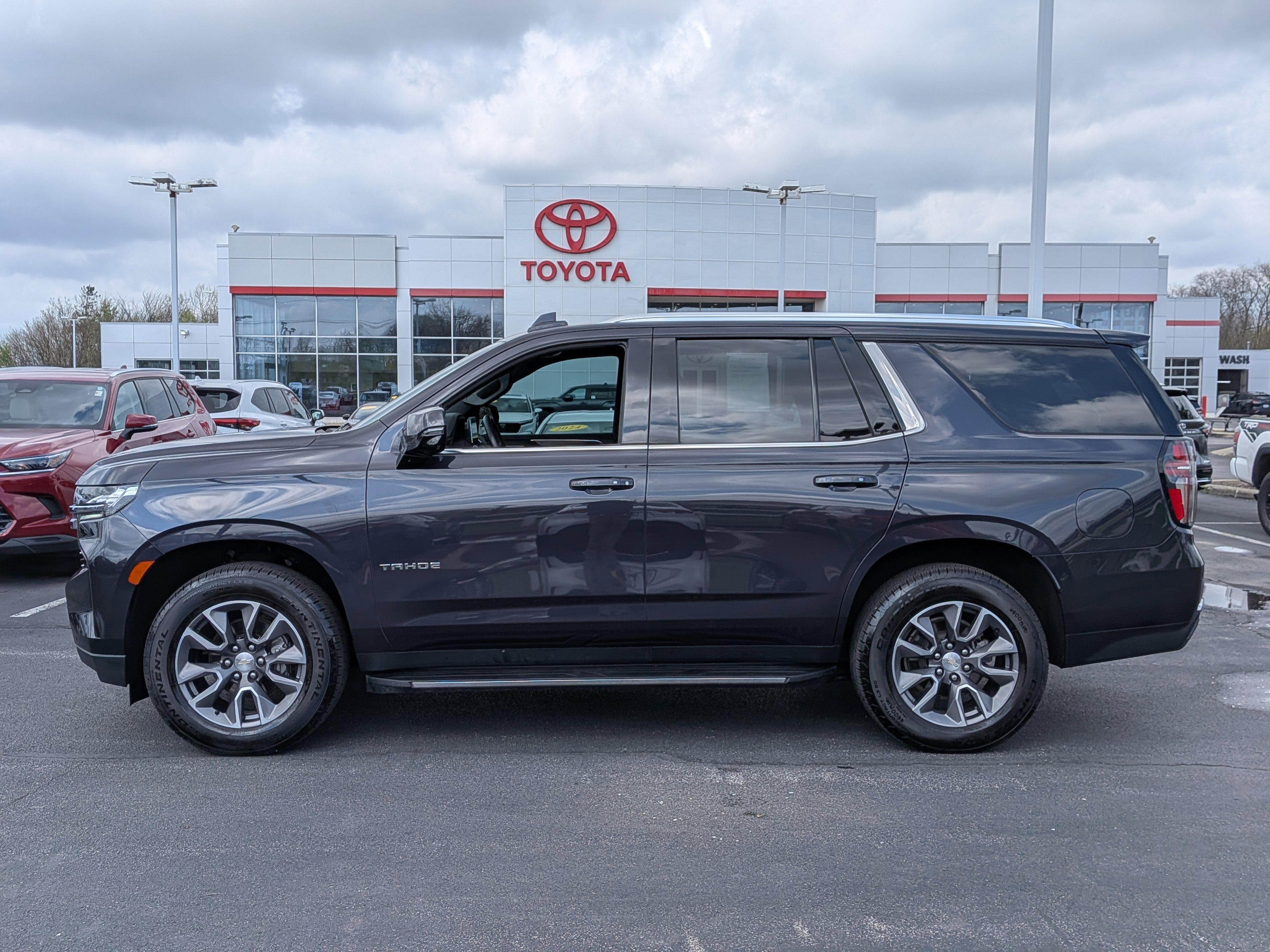 Used 2022 Chevrolet Tahoe LT w/ Luxury Package AWD/4WD image 5