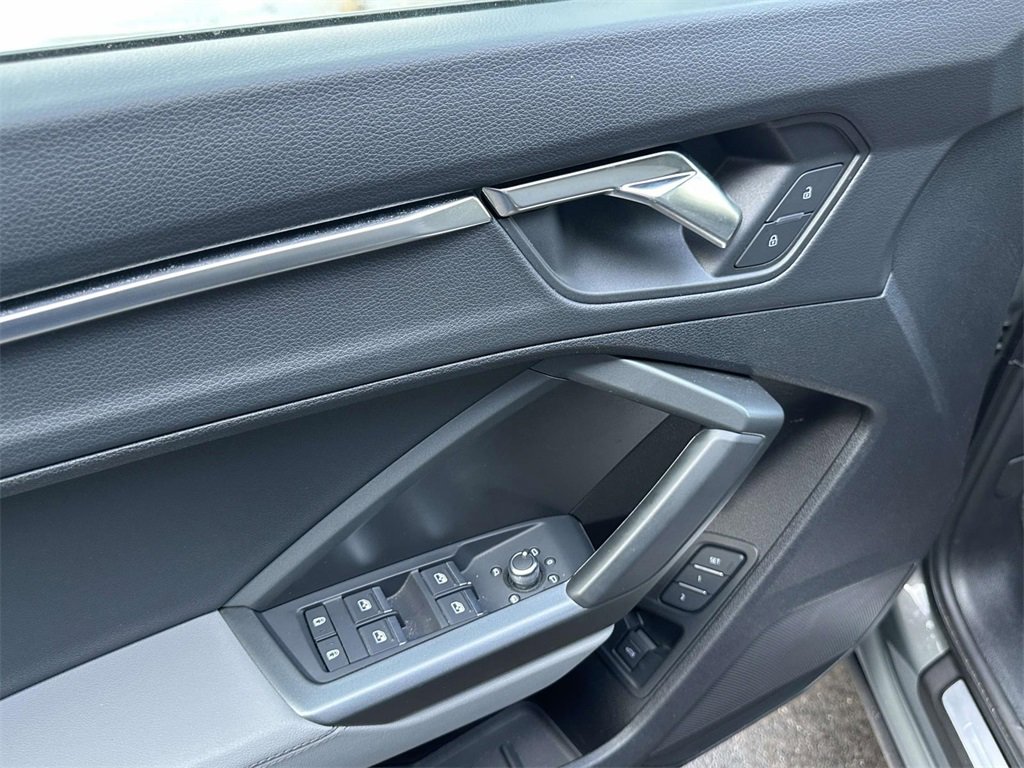 Used 2025 Audi Q3 2.0T Premium w/ Convenience Package image 16