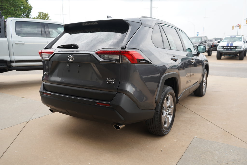 Used 2025 Toyota RAV4 XLE AWD/4WD image 11
