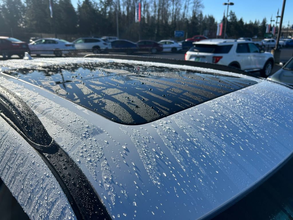 Used 2023 Ford Explorer XLT w/ Equipment Group 202A AWD/4WD image 29