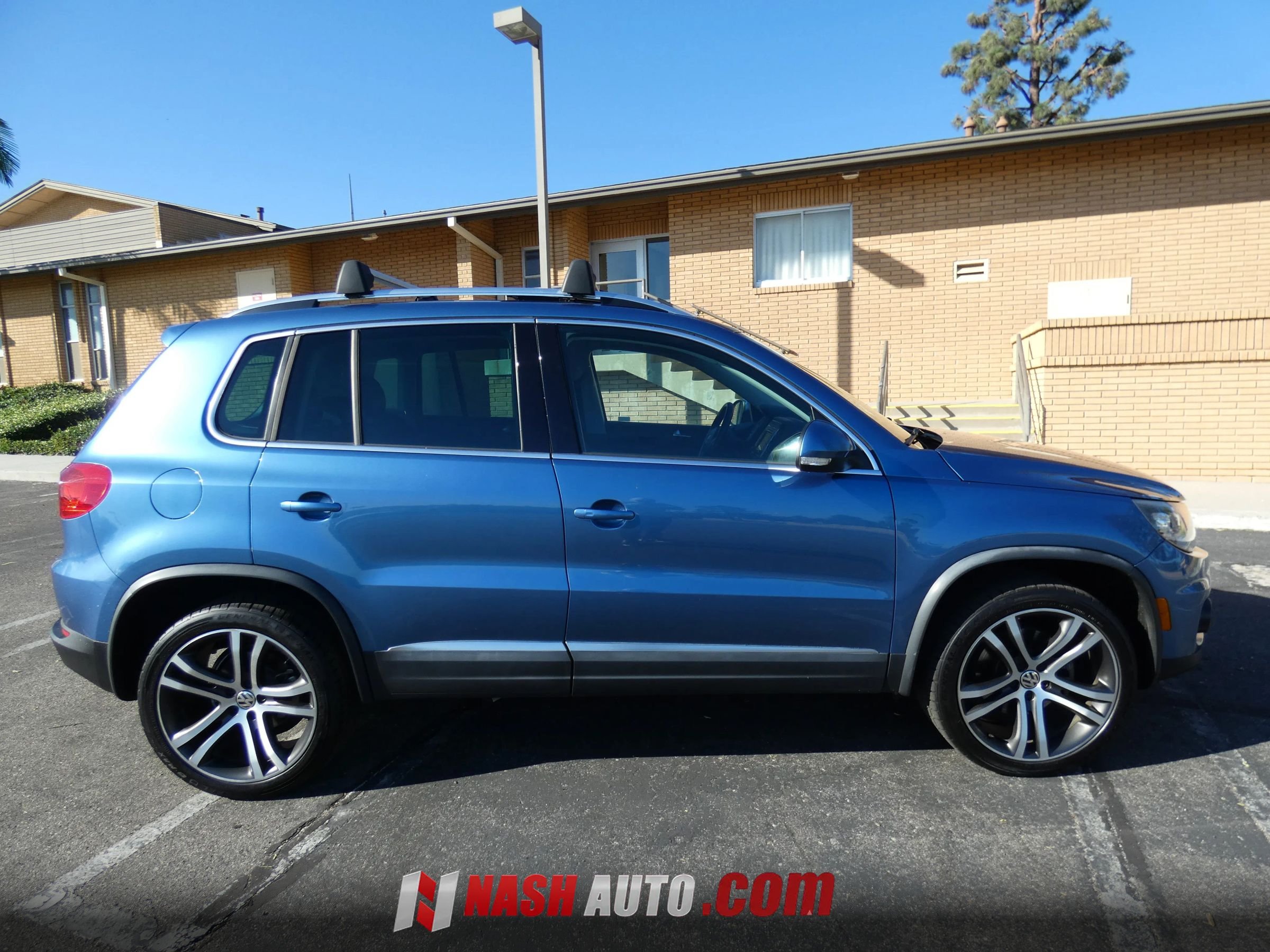 Used 2017 Volkswagen Tiguan SEL FWD image 7