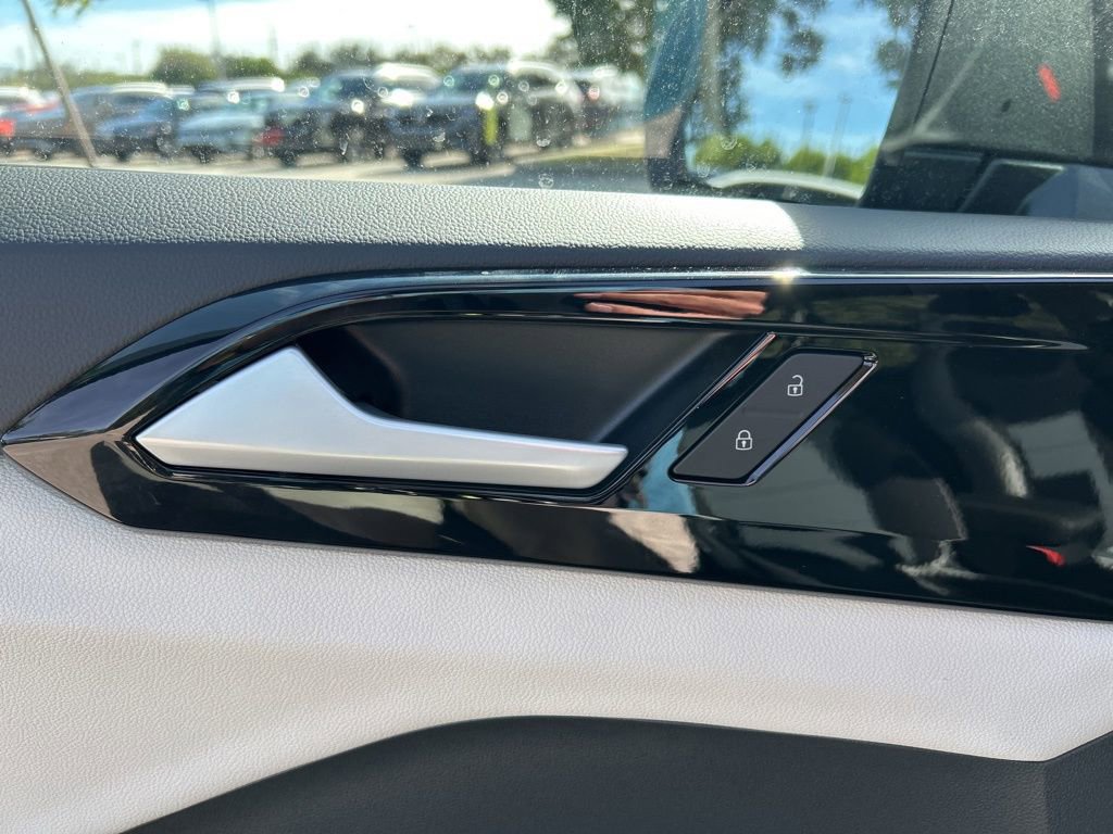 New 2026 Volkswagen Taos S image 17