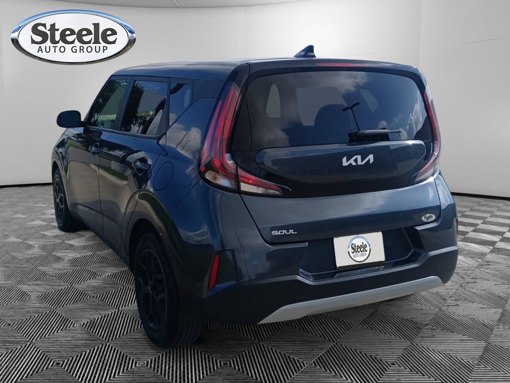 Used 2023 Kia Soul LX w/ LX Technology Package FWD image 2