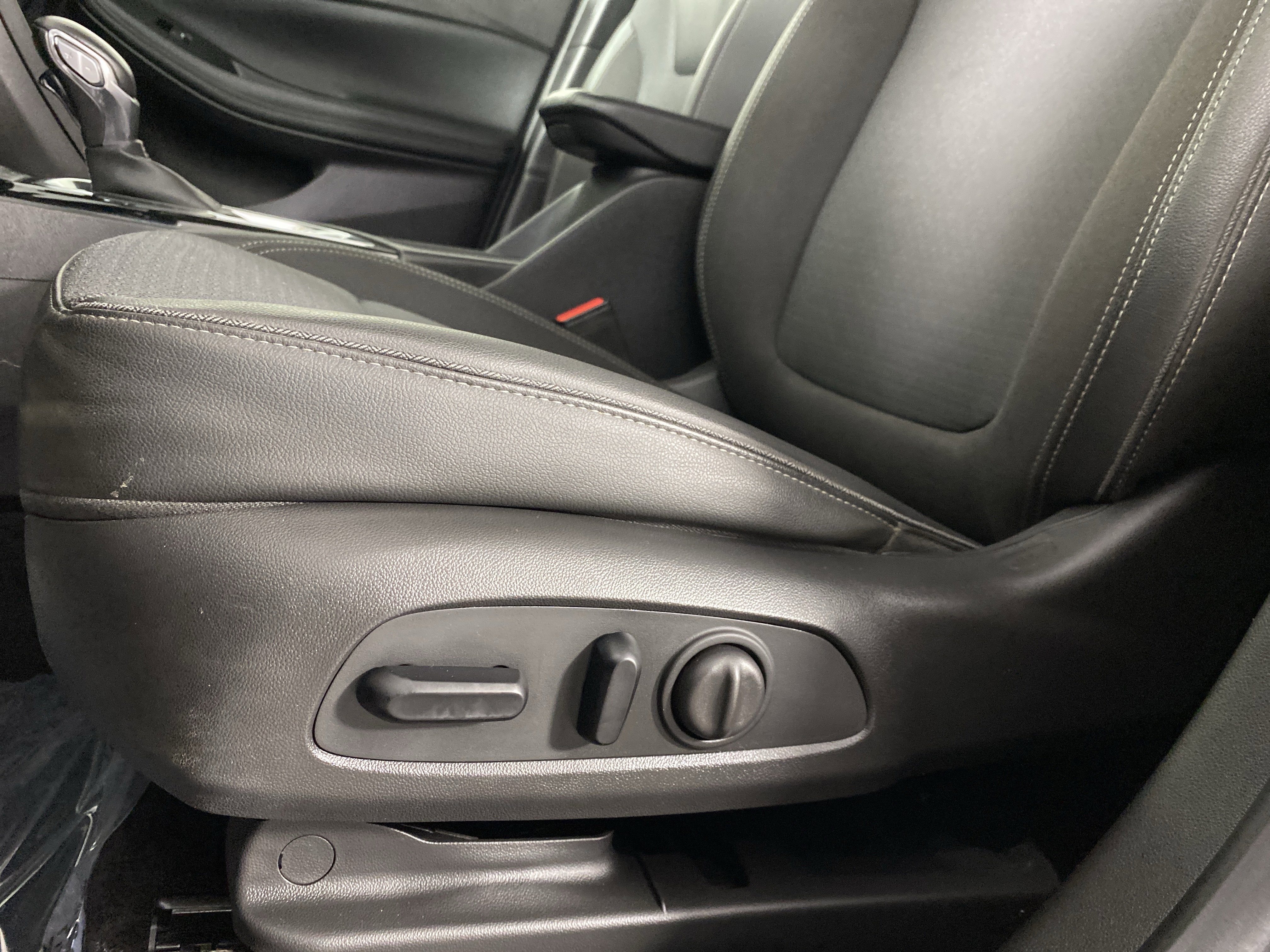 Used 2022 Buick Encore GX Preferred w/ Cold Weather Comfort Package image 17