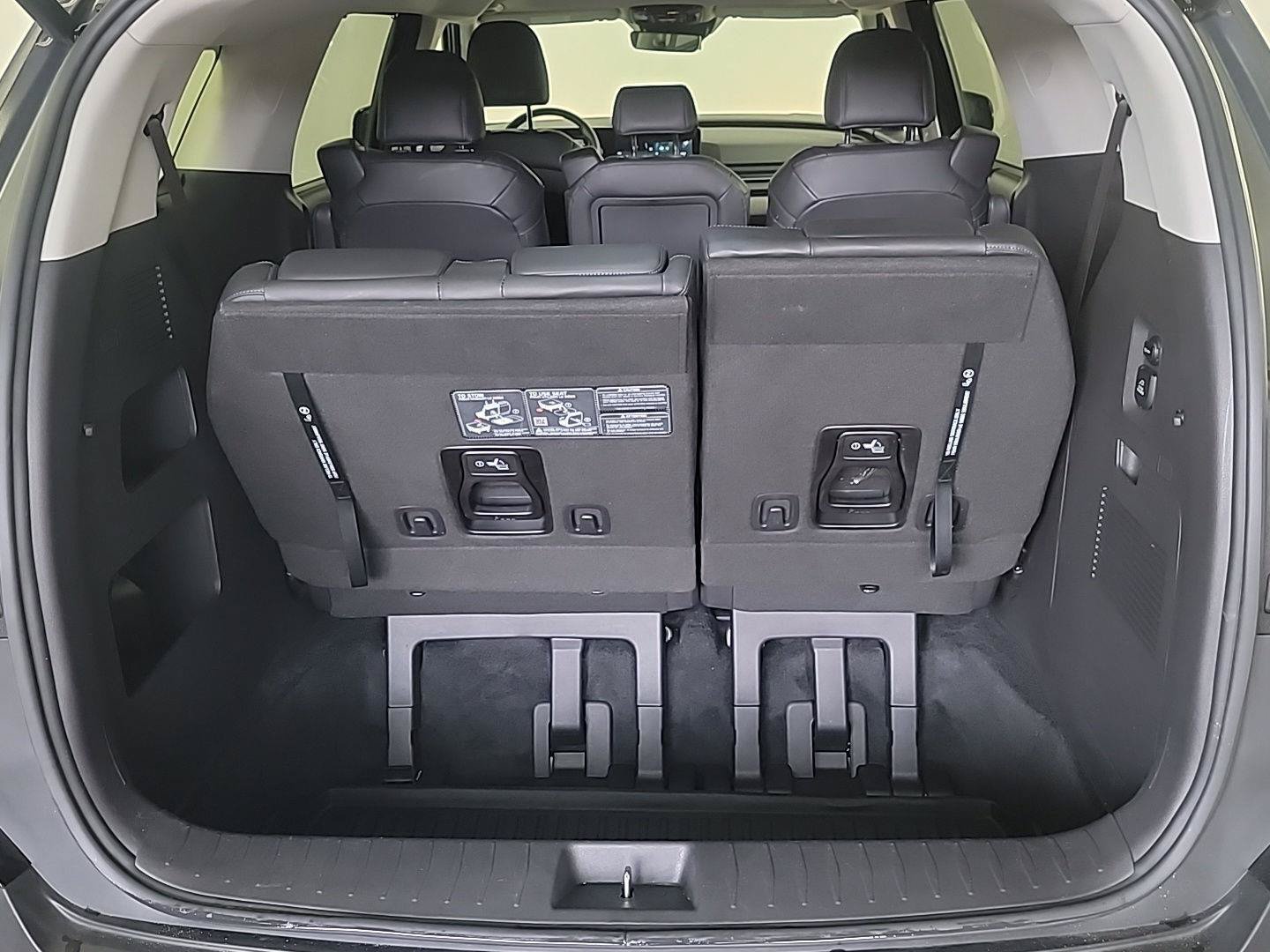 Used 2025 Kia Carnival SX FWD image 7