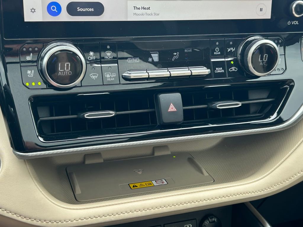 Used 2023 Toyota Highlander Platinum image 33