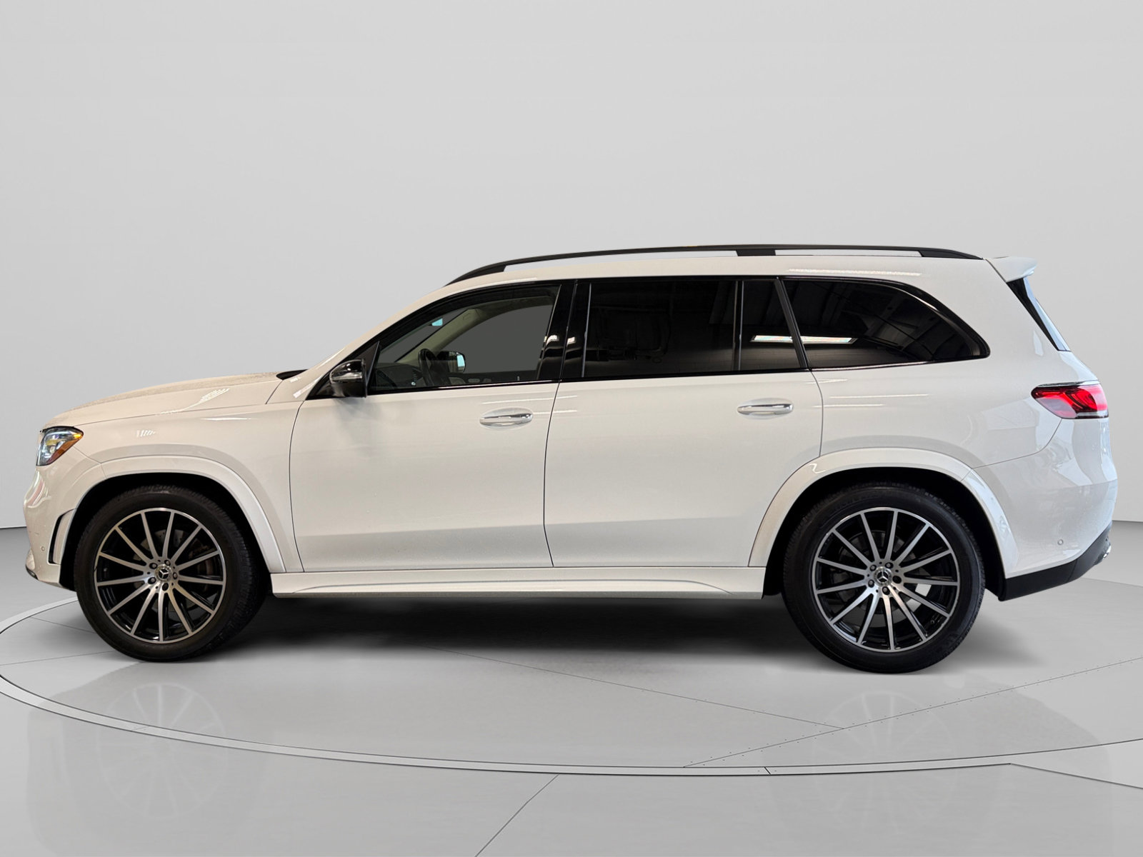 Used 2022 Mercedes-Benz GLS 450 4MATIC image 2