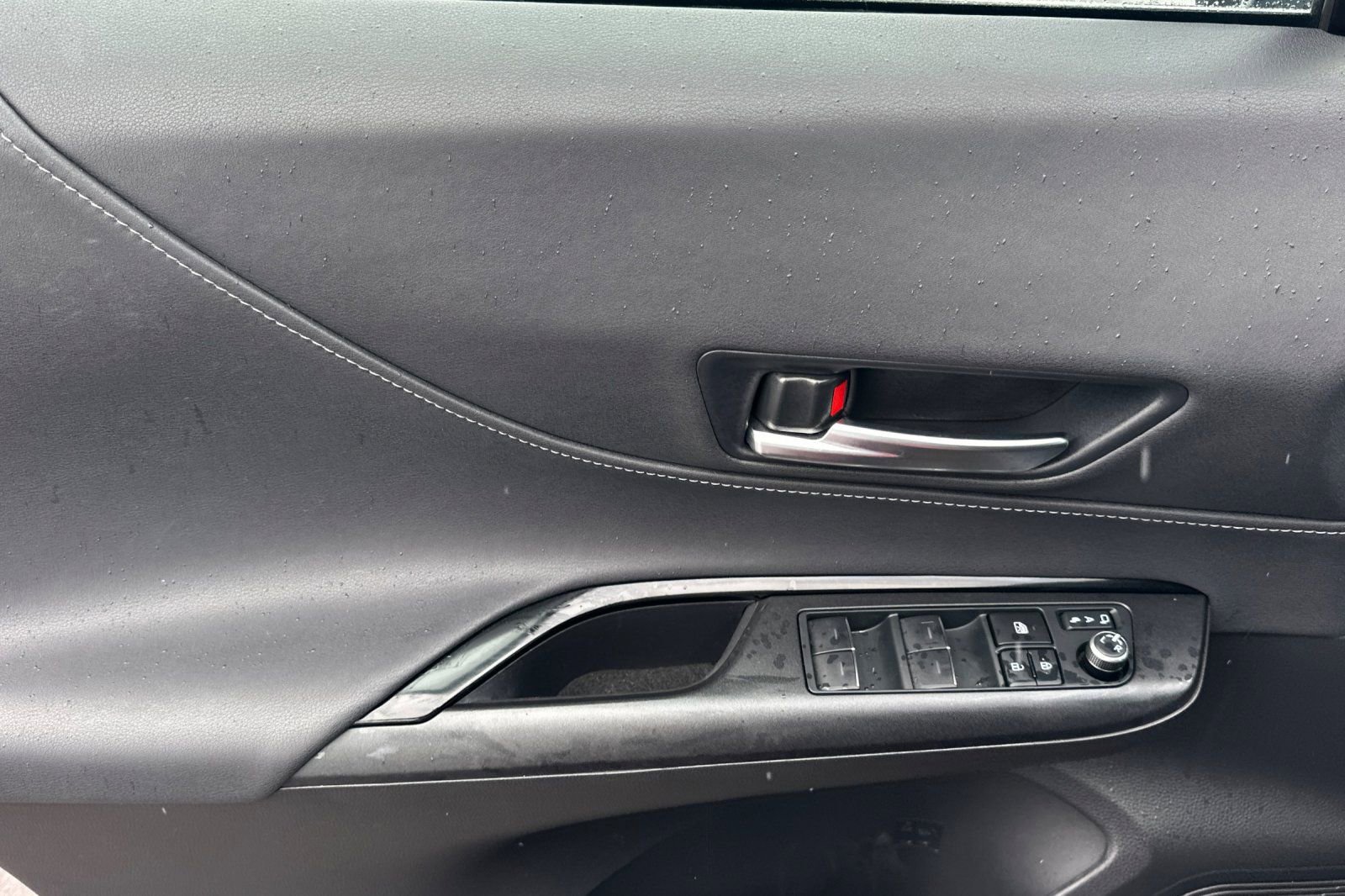 Used 2024 Toyota Venza LE image 11