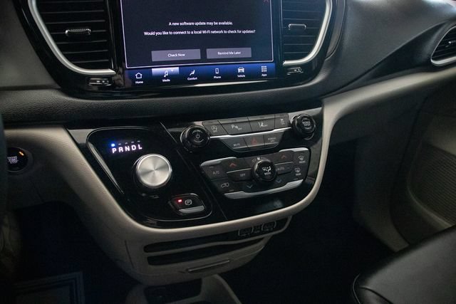 Used 2024 Chrysler Pacifica Touring-L FWD image 34