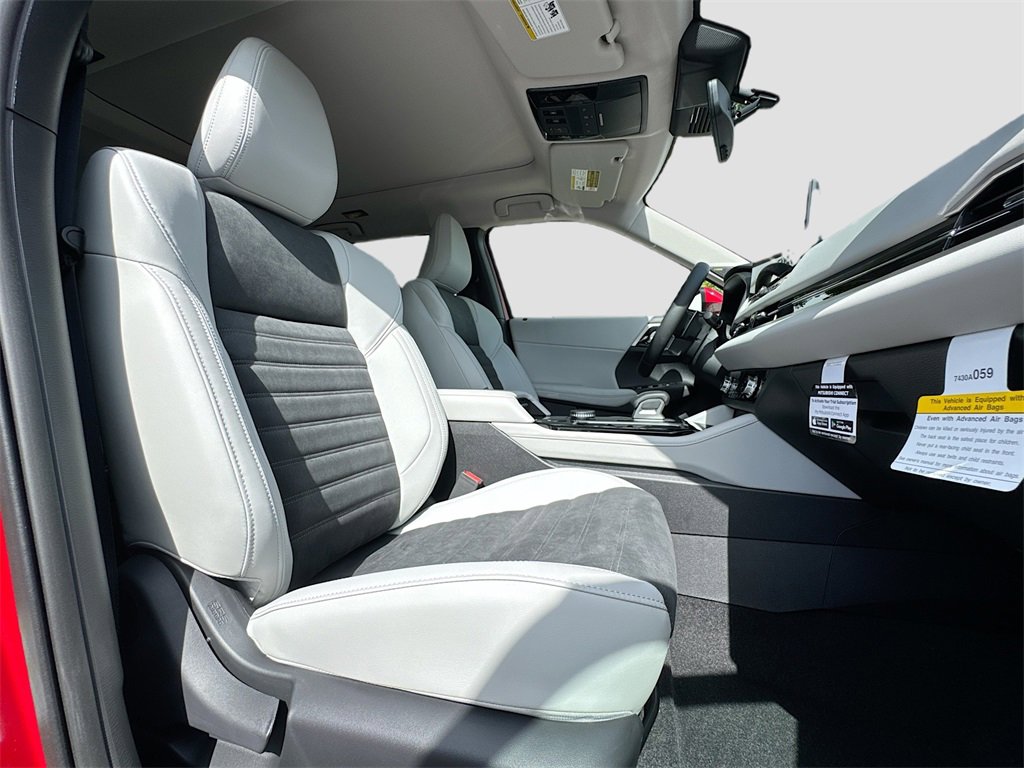 New 2025 Mitsubishi Outlander SE image 31
