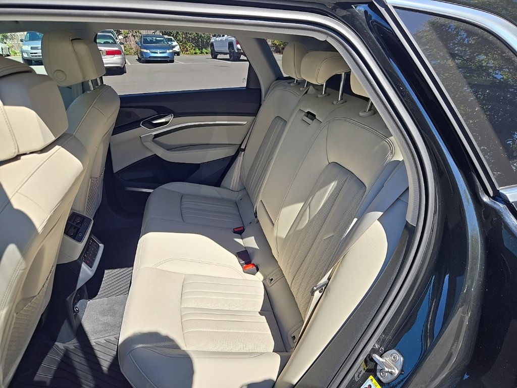 Used 2024 Audi Q8 e-tron Premium Plus w/ Premium Plus Package AWD/4WD image 45