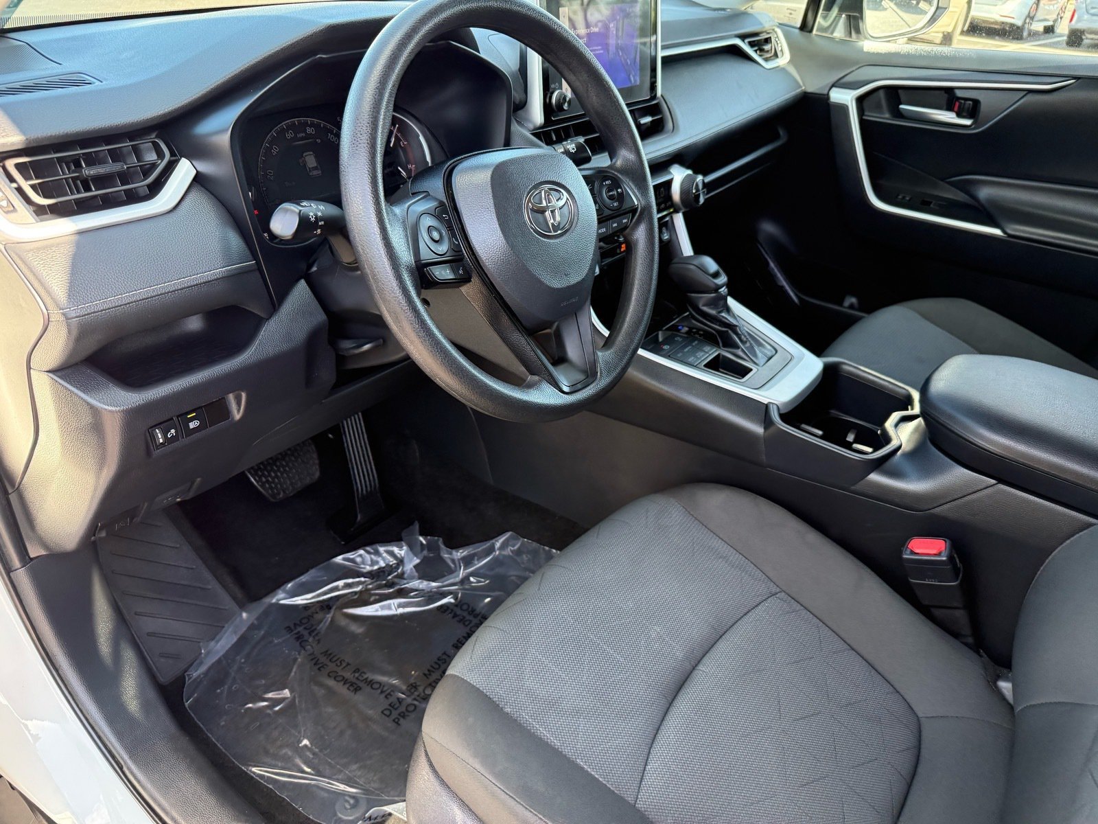 Used 2025 Toyota RAV4 XLE AWD/4WD image 12