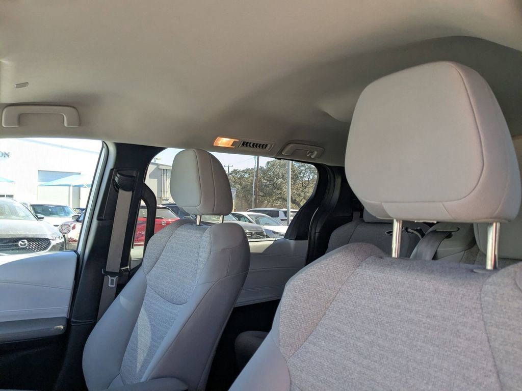 Used 2025 Toyota Sienna LE image 23