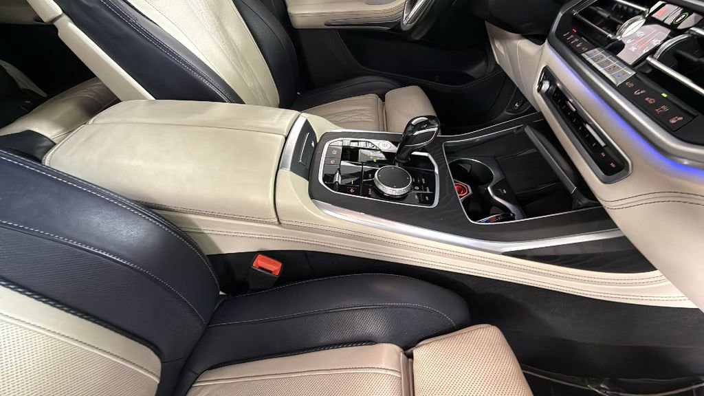 Used 2021 BMW X7 xDrive40i w/ M Sport Package AWD/4WD image 43