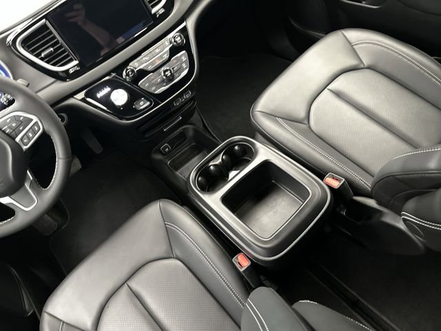 Used 2025 Chrysler Pacifica Select FWD image 25