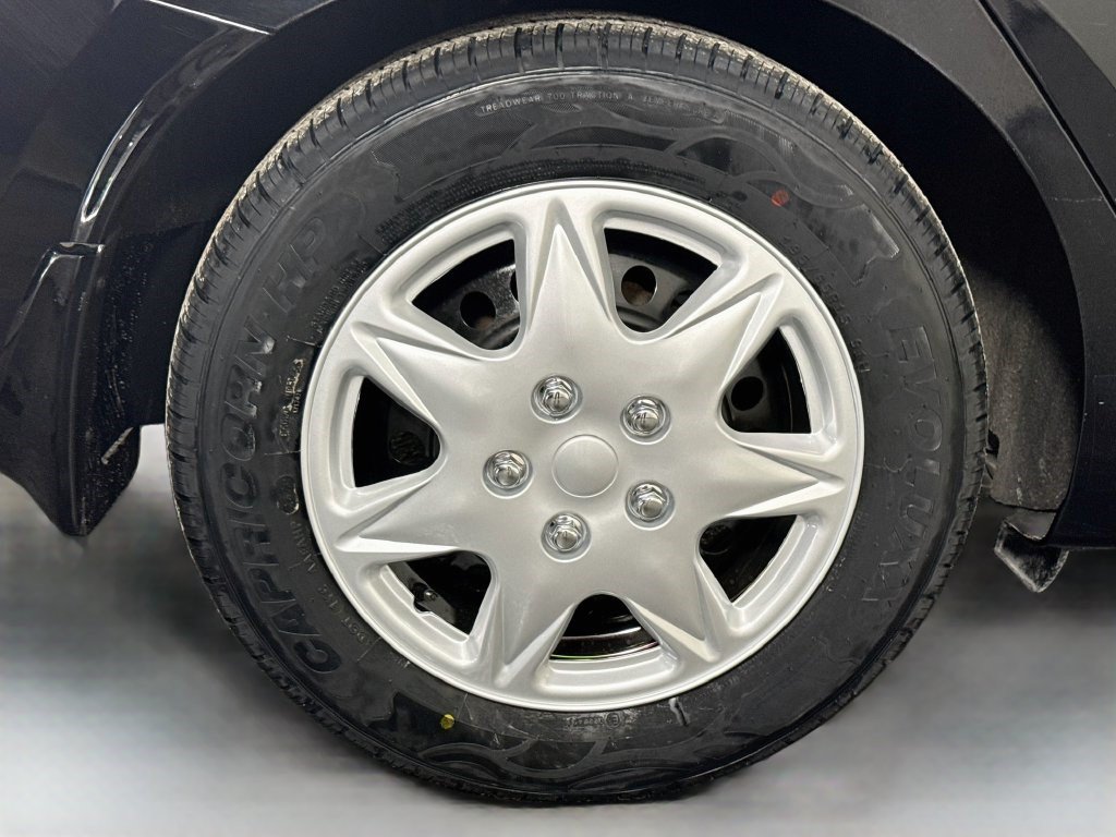 Used 2022 Nissan Versa S FWD image 31