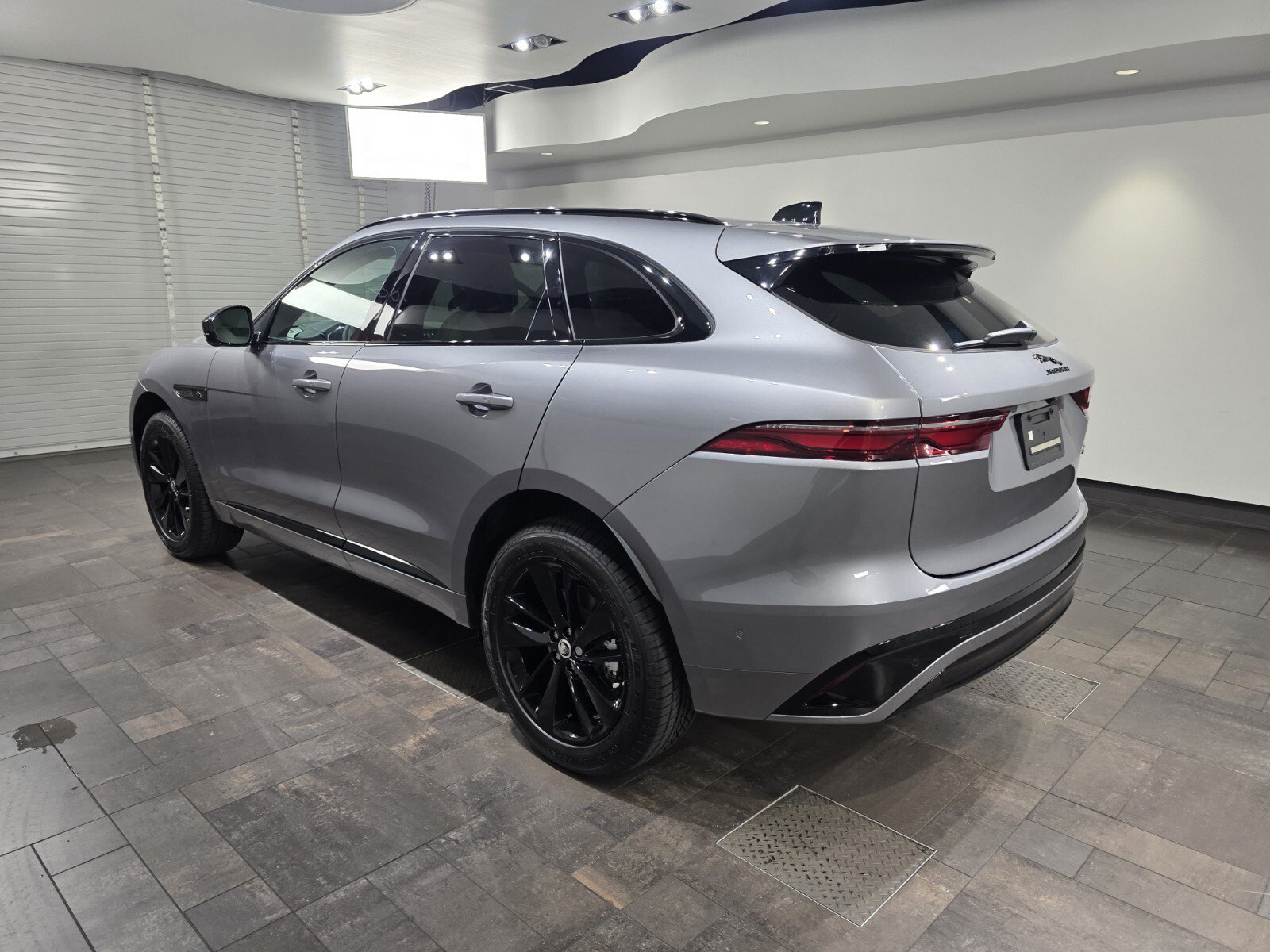 New 2026 Jaguar F-PACE R-Dynamic S AWD/4WD image 4