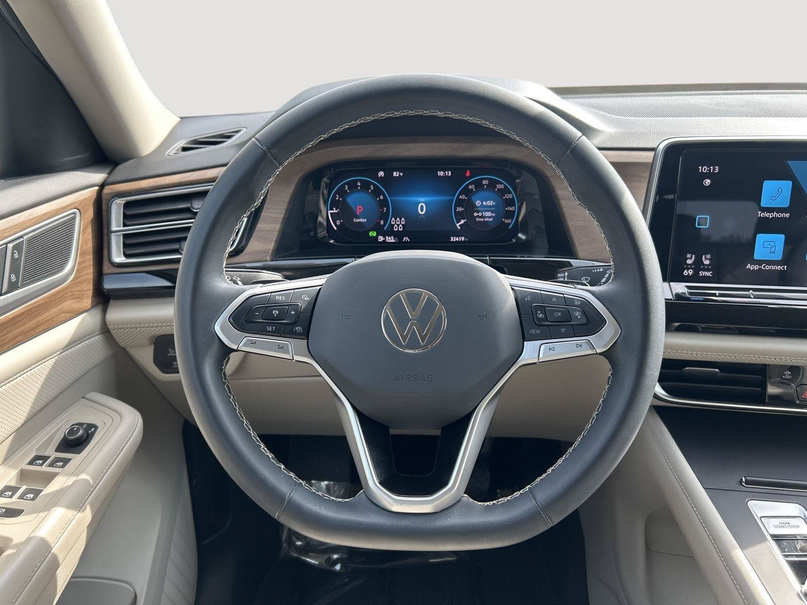 Used 2024 Volkswagen Atlas SE AWD/4WD image 16