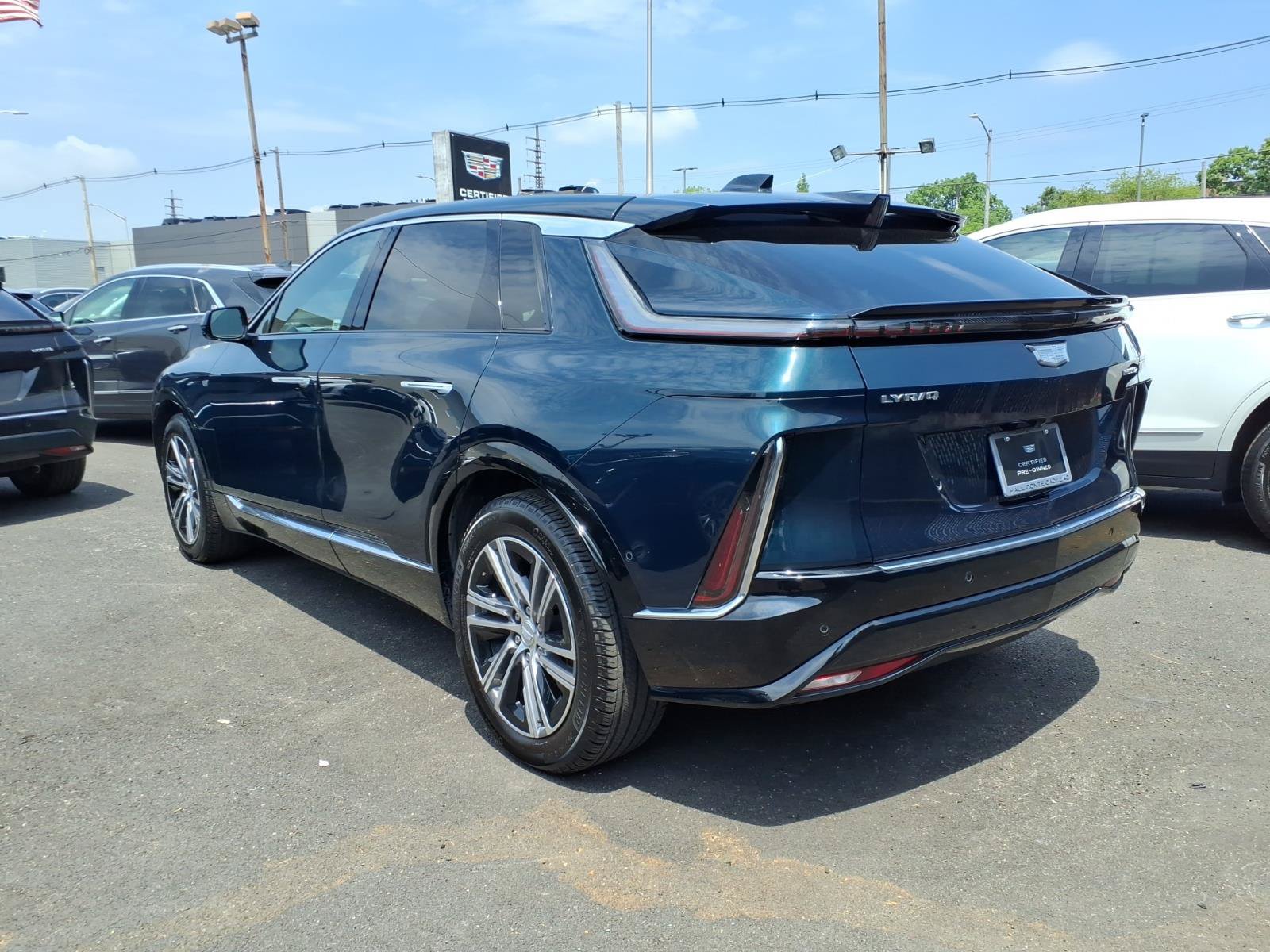 Certified 2024 Cadillac Lyriq Luxury AWD/4WD image 7