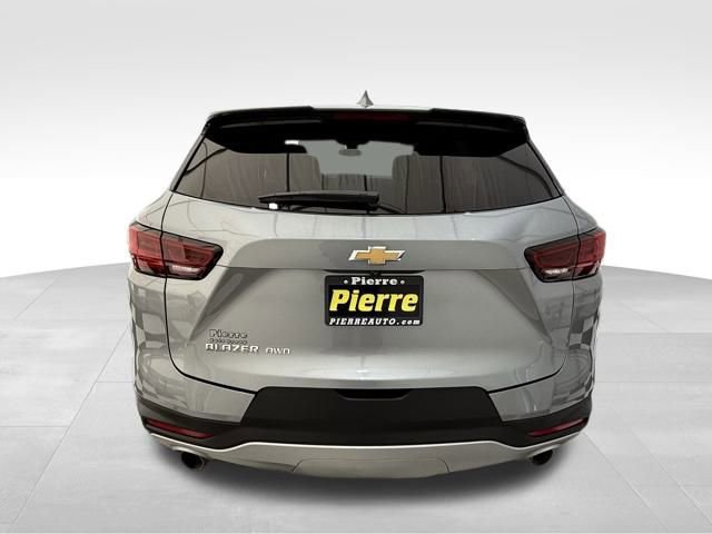 Used 2025 Chevrolet Blazer LT image 3