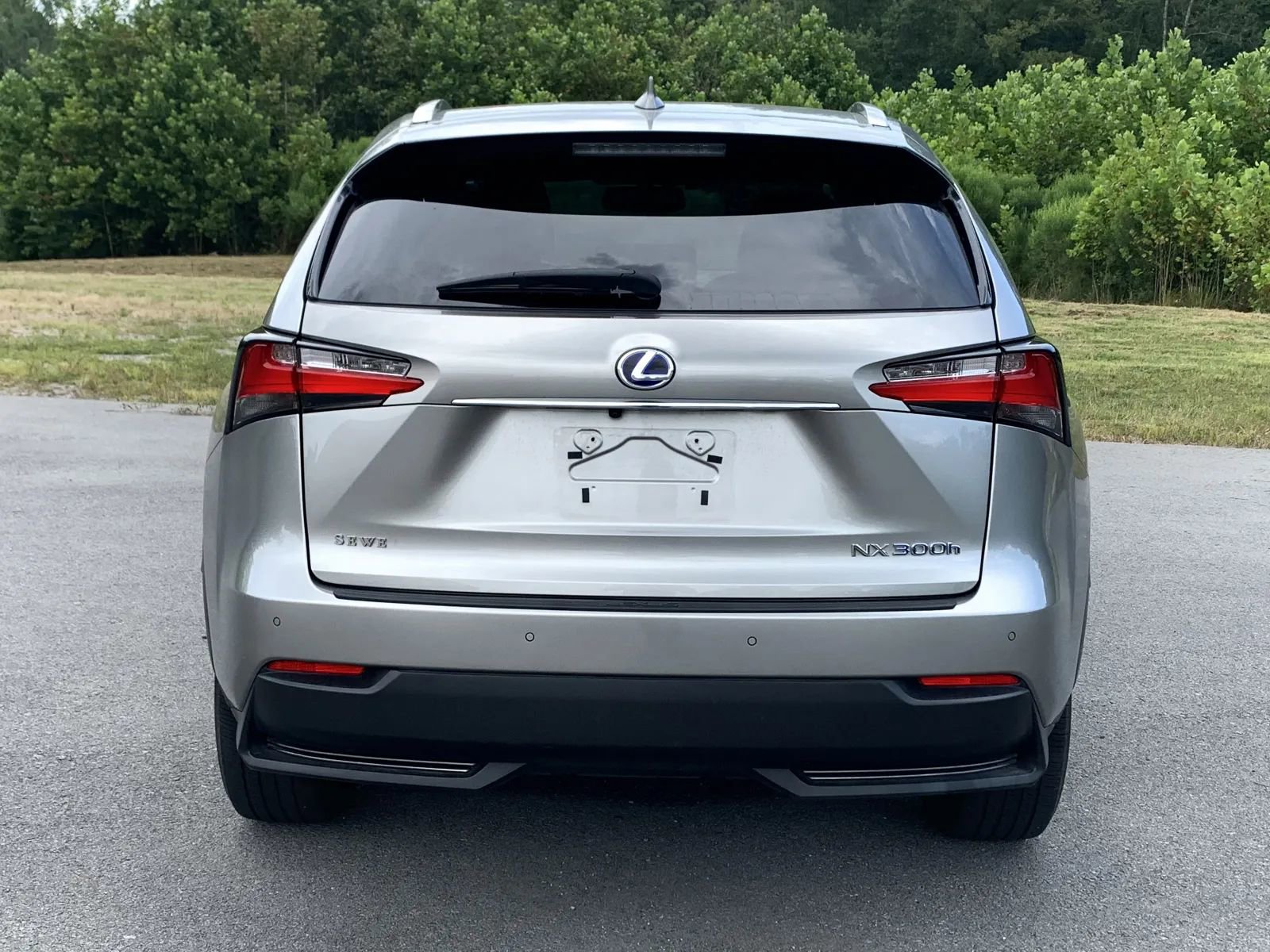 Used 2016 Lexus NX 300h AWD w/ Luxury Package image 6