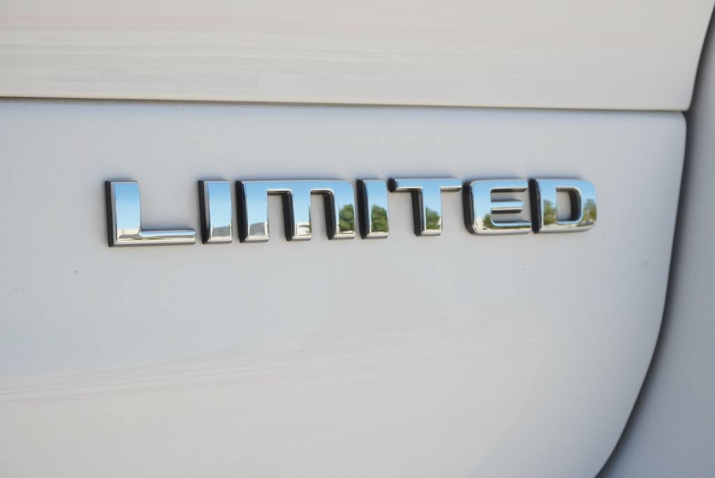 Used 2023 Jeep Grand Cherokee L Limited w/ Trailer Tow Group (B) AWD/4WD image 9
