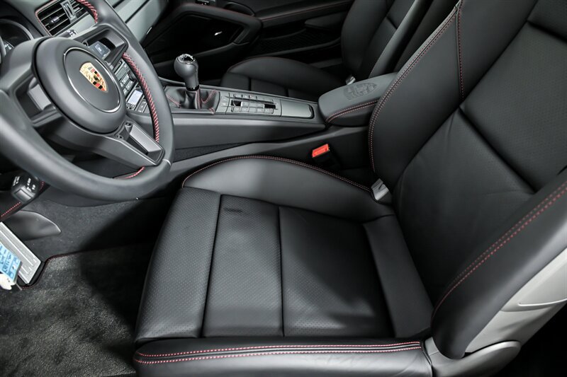 Used 2019 Porsche 911 Speedster RWD image 17