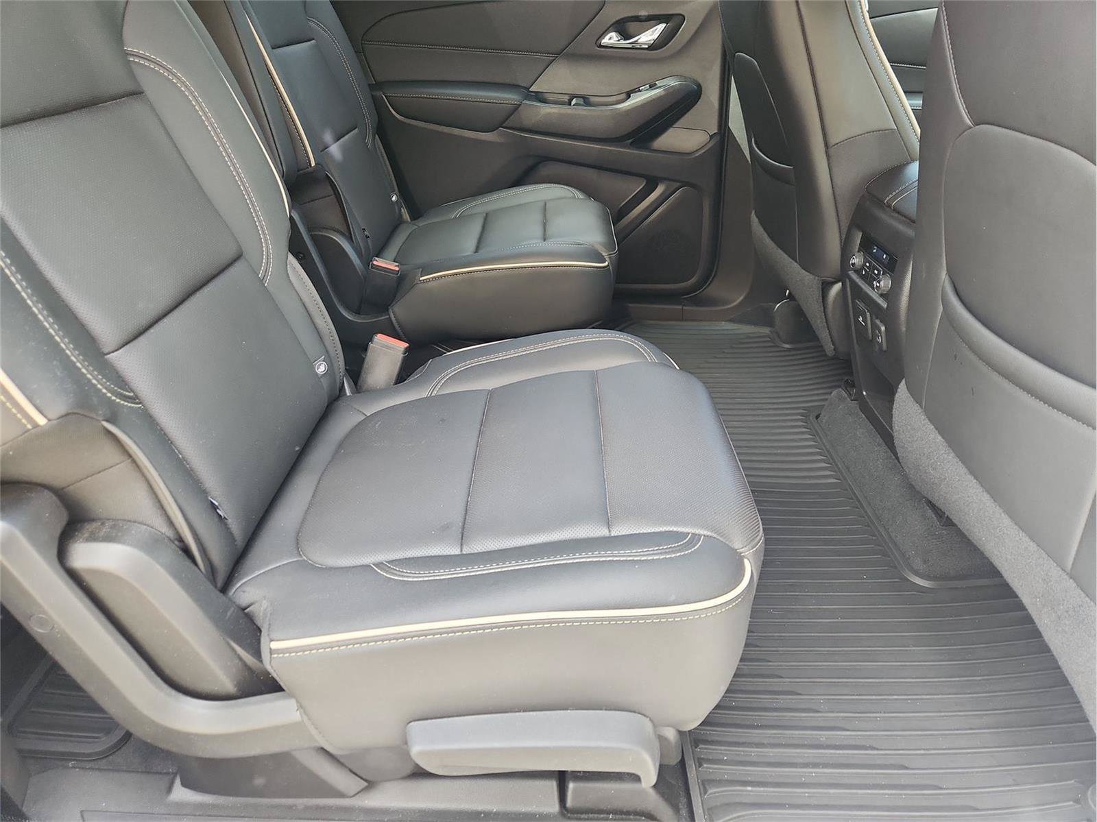 Used 2023 Chevrolet Traverse Premier AWD/4WD image 28