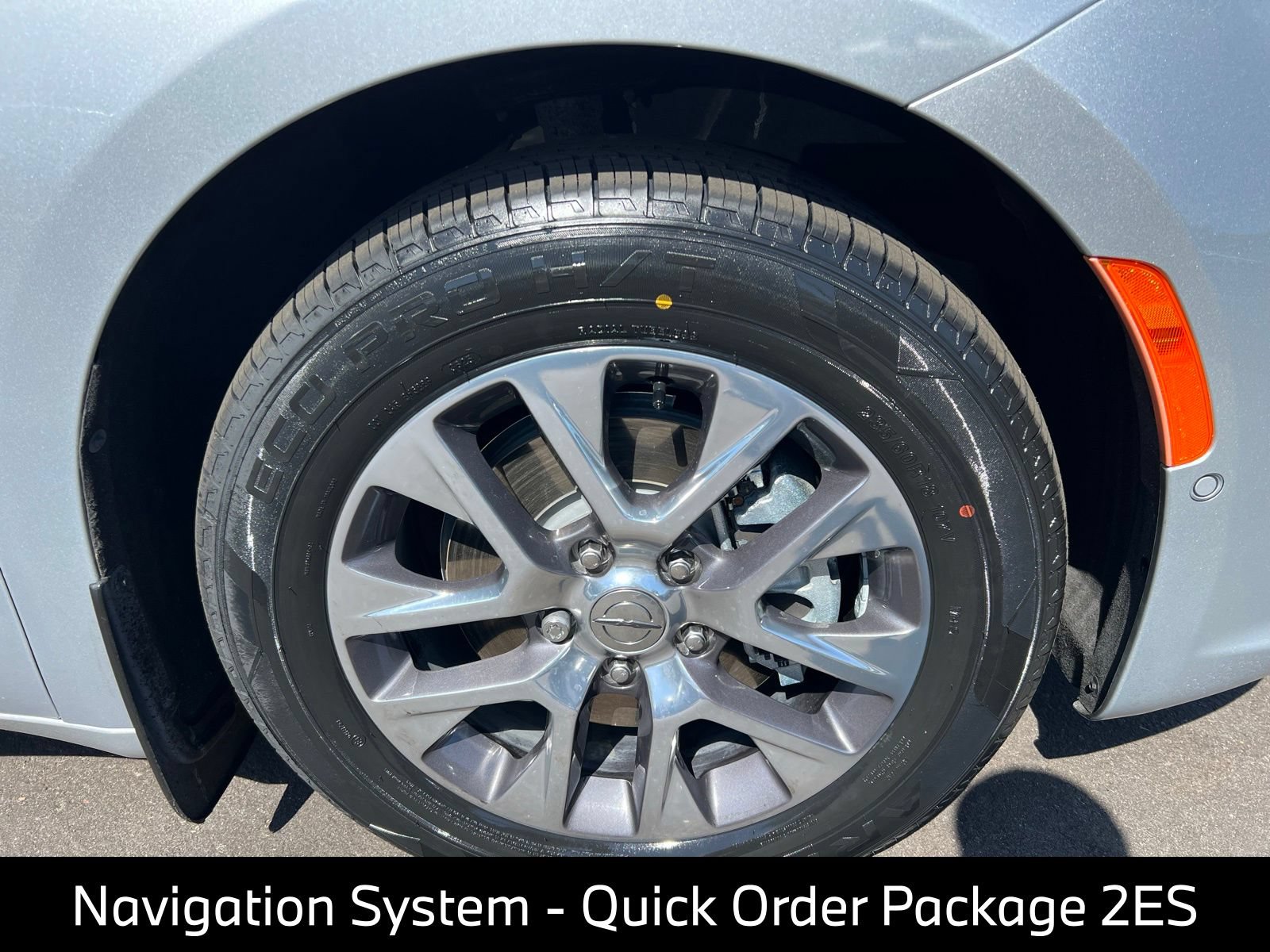 Used 2023 Chrysler Pacifica Pinnacle FWD image 12