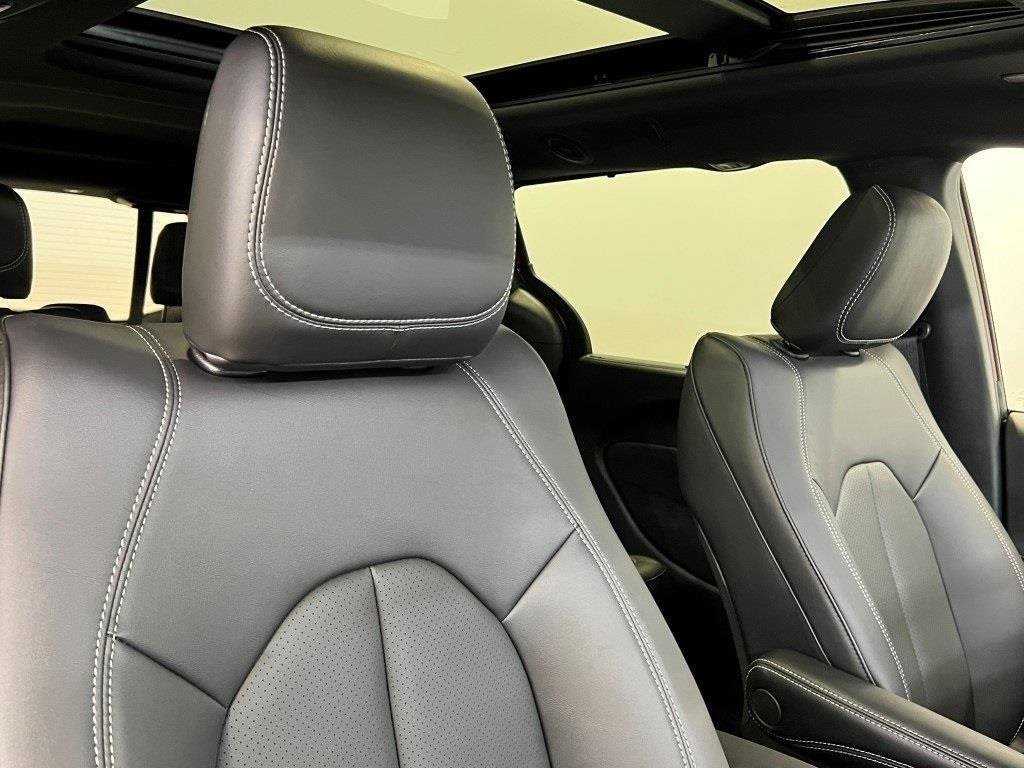 New 2026 Chrysler Pacifica Select image 8