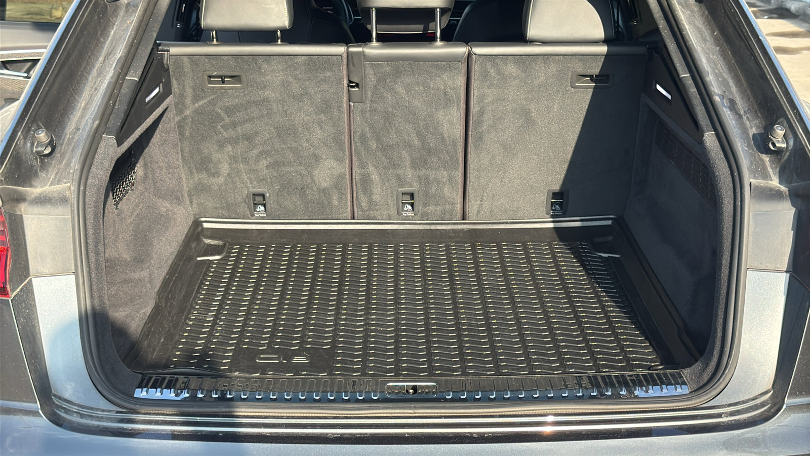 Used 2020 Audi SQ8 Prestige w/ Prestige Package image 25