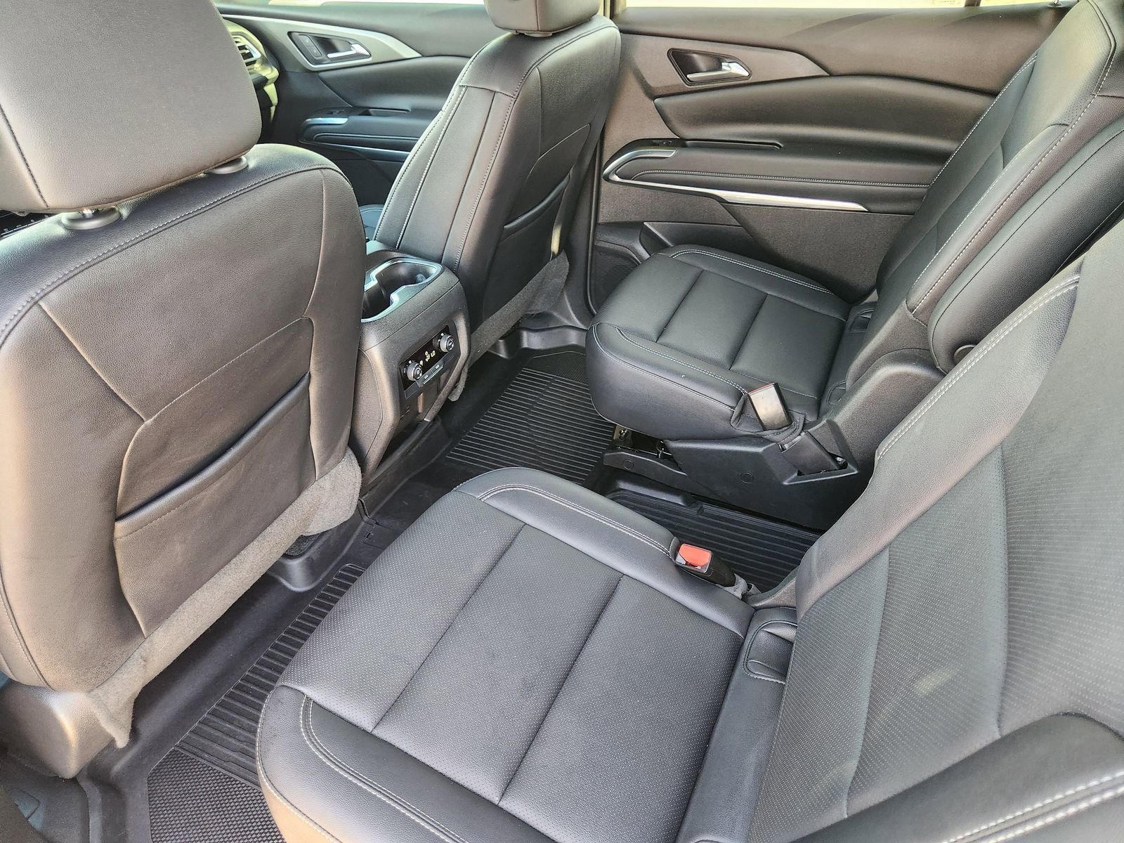 Used 2024 Chevrolet Traverse LT w/ Midnight/Sport Edition image 33