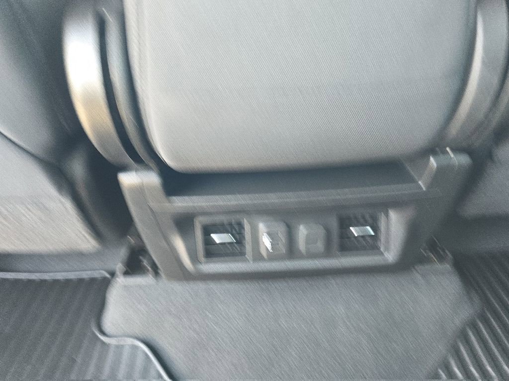 Used 2022 Chevrolet Silverado 1500 LT AWD/4WD image 17