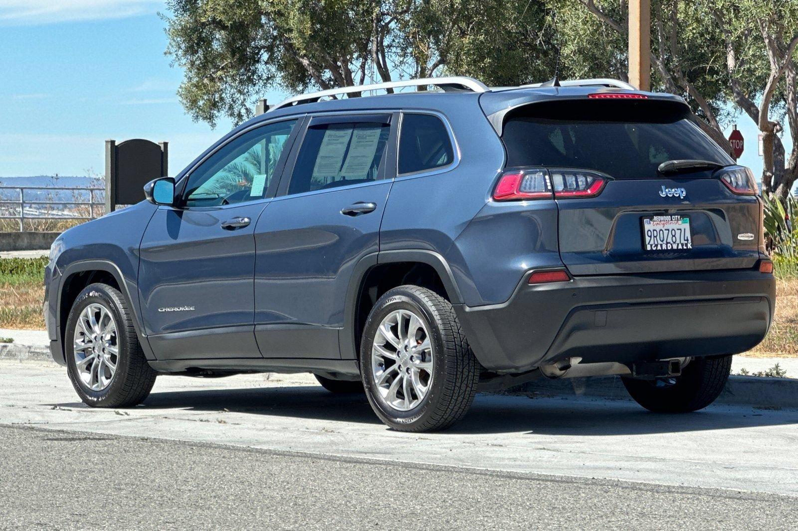 Used 2021 Jeep Cherokee Latitude Plus FWD image 6