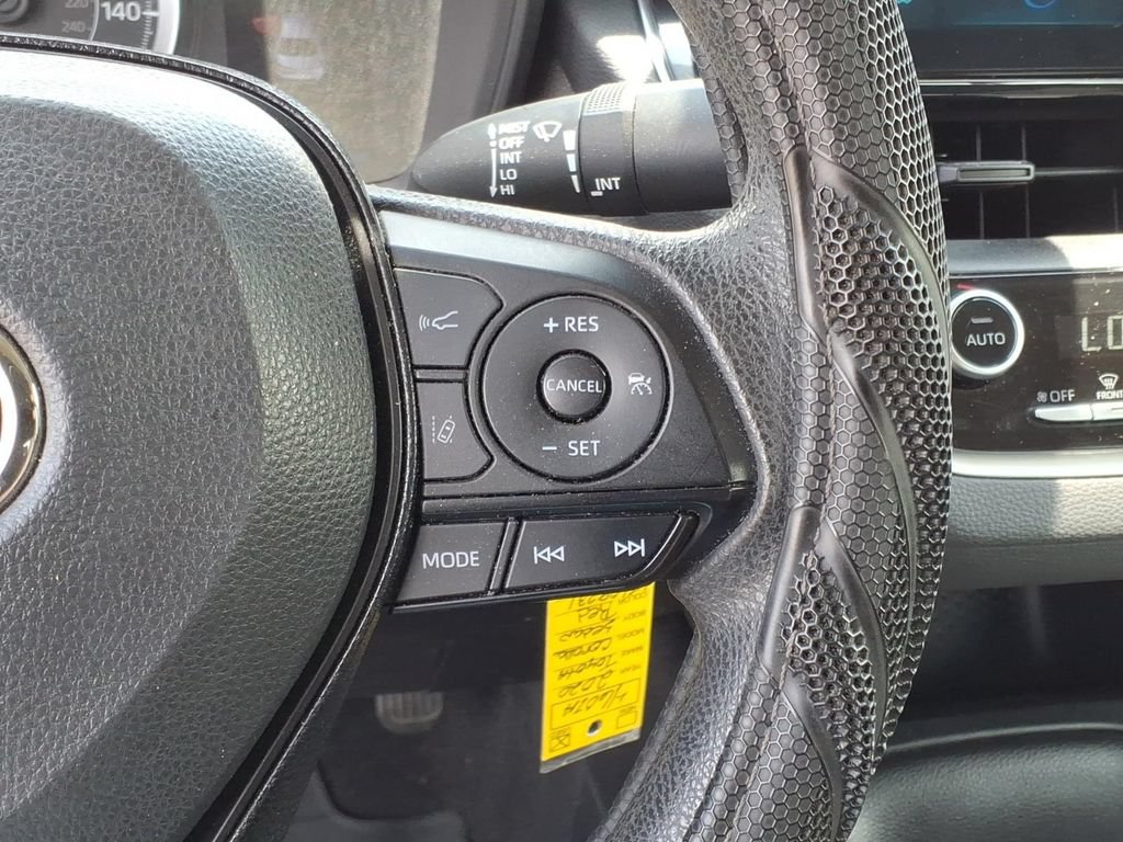 Used 2020 Toyota Corolla LE FWD image 18