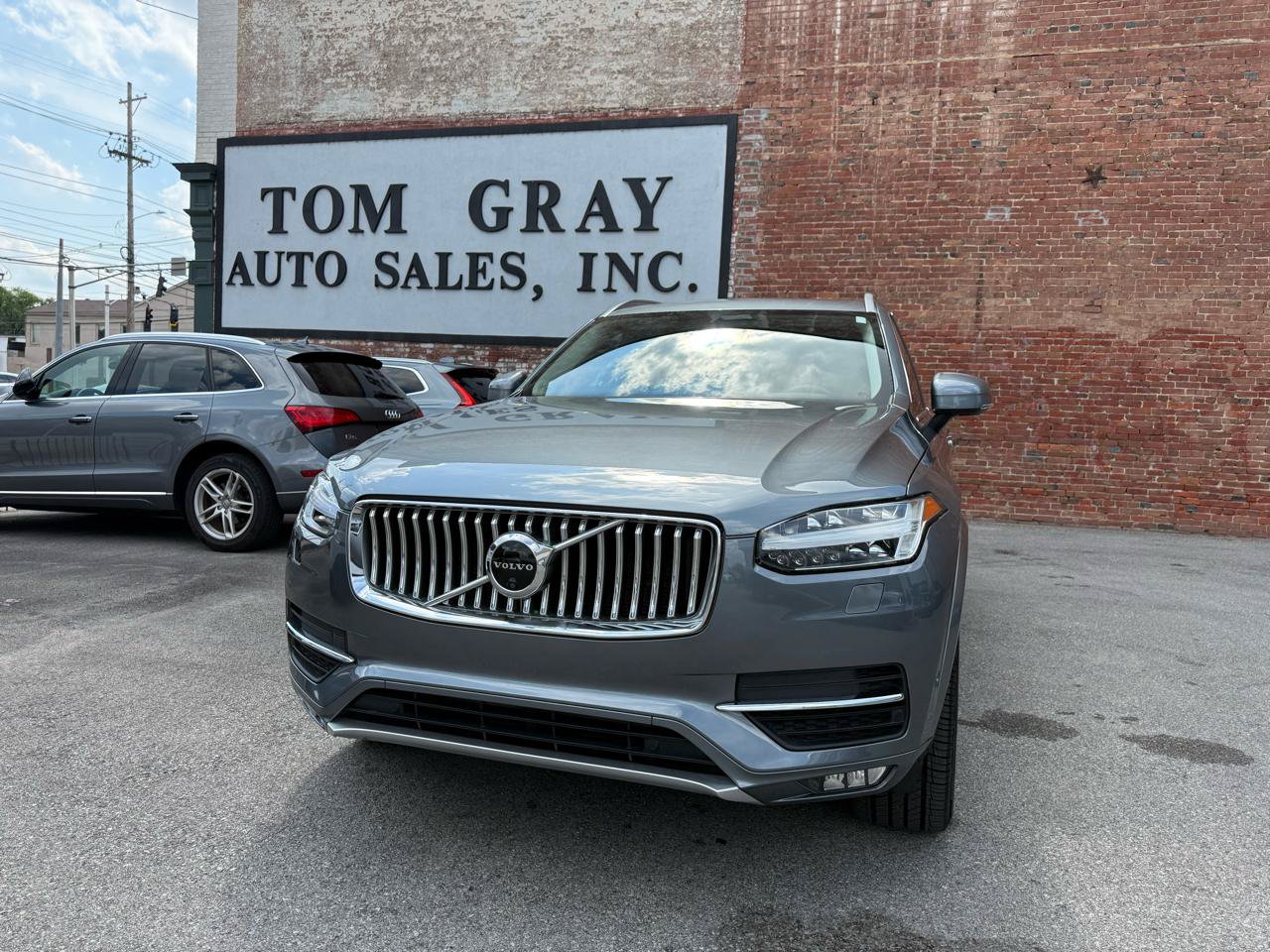 Used 2017 Volvo XC90 T6 Inscription w/ Vision Package AWD/4WD image 1