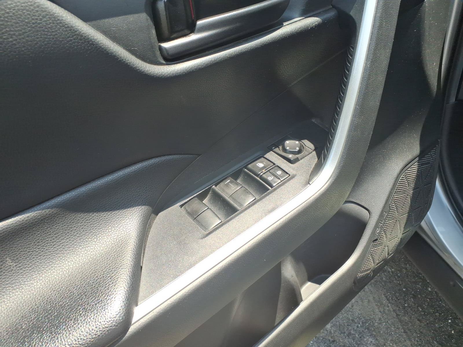 Used 2021 Toyota RAV4 LE w/ Carpet Mat Package (TMS) AWD/4WD image 15