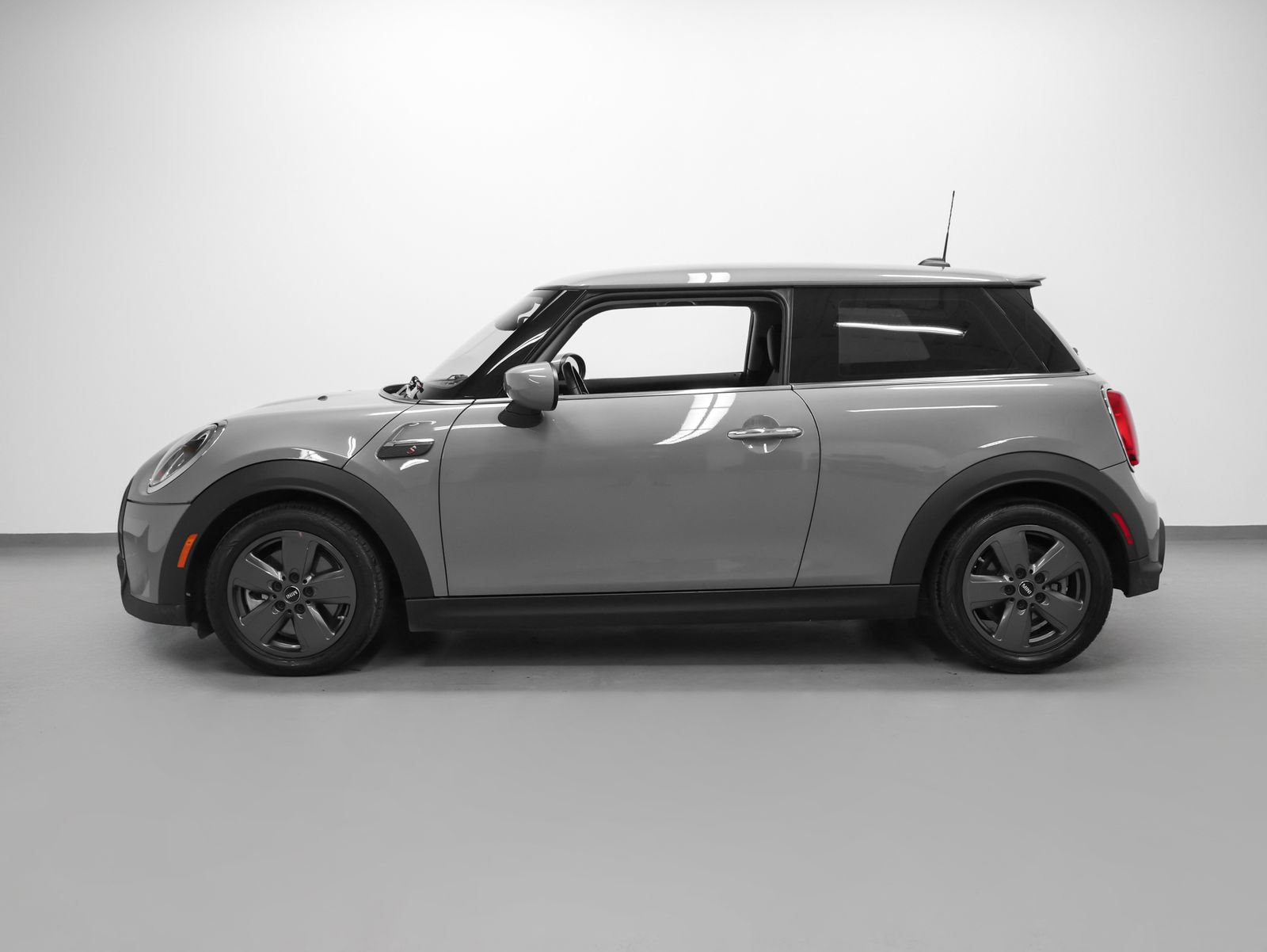 Used 2022 MINI Cooper S image 2