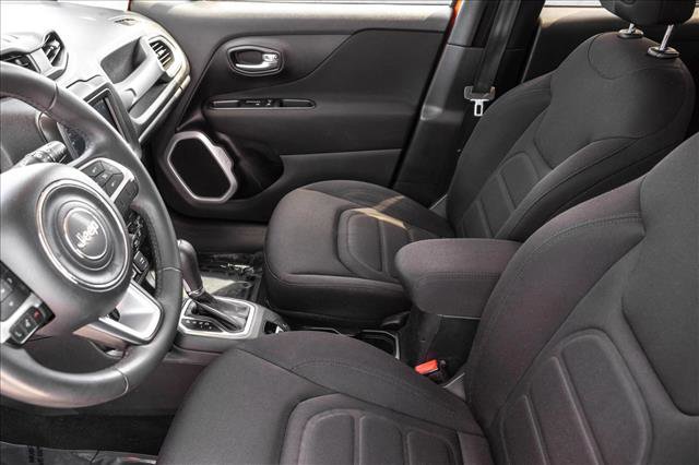 Used 2019 Jeep Renegade Latitude AWD/4WD image 11