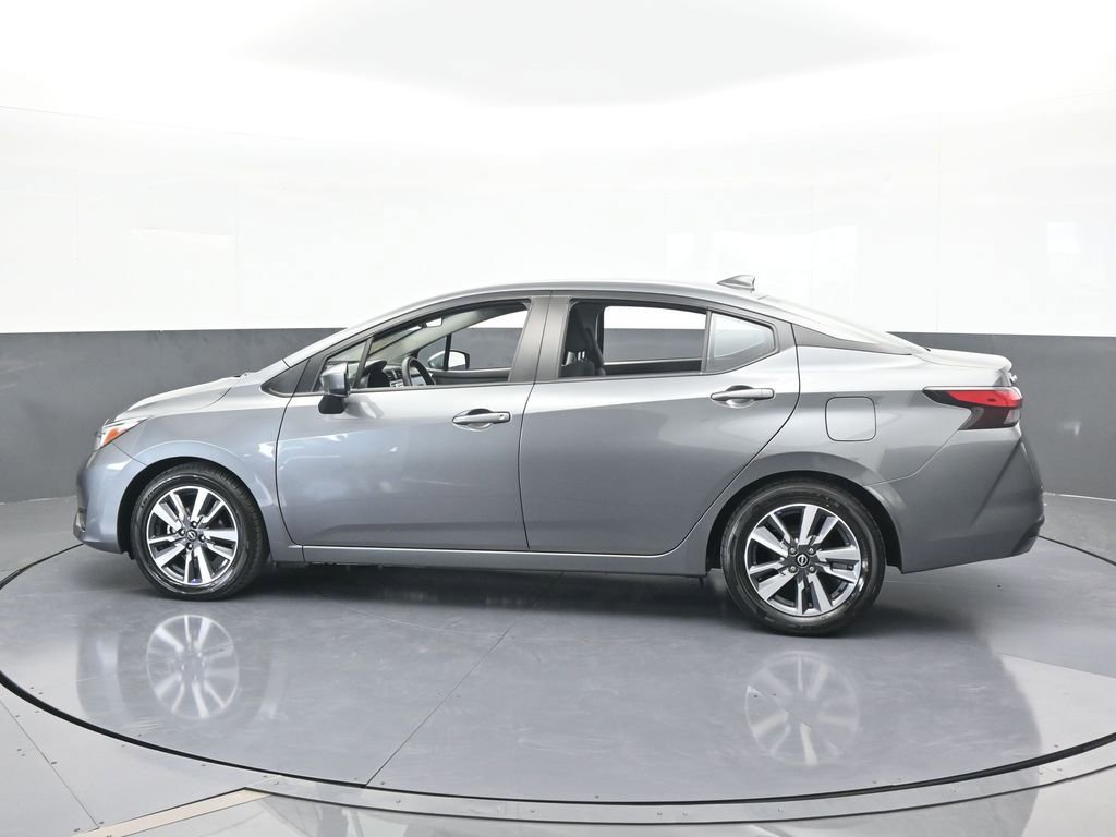 Used 2023 Nissan Versa SV image 3