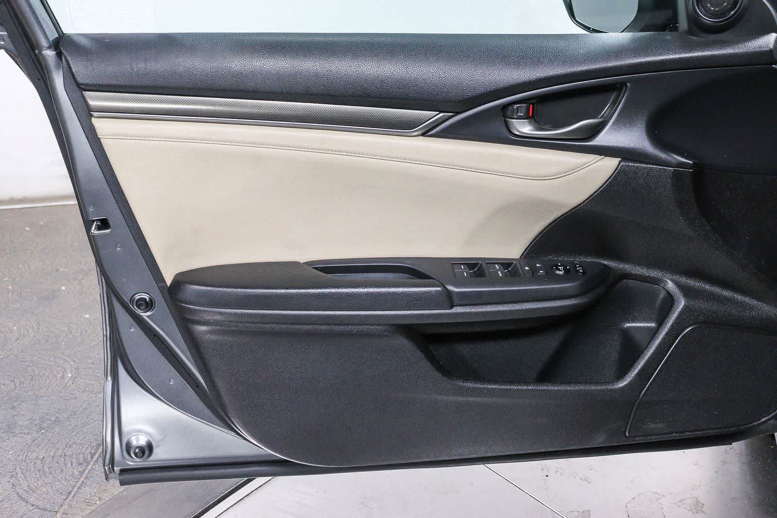 Used 2018 Honda Civic EX-L image 22