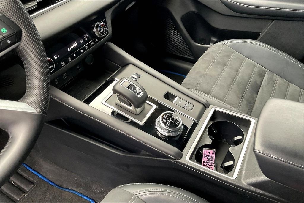 Used 2023 Mitsubishi Outlander SE image 16