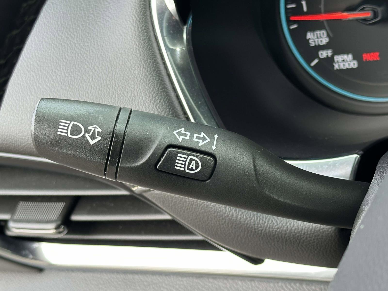 Used 2023 Chevrolet Traverse LT image 23