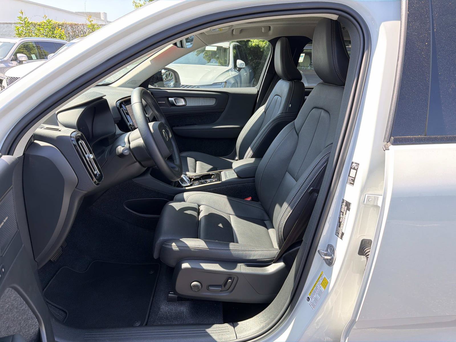 New 2026 Volvo XC40 B5 Ultra w/ Climate Package AWD/4WD image 17