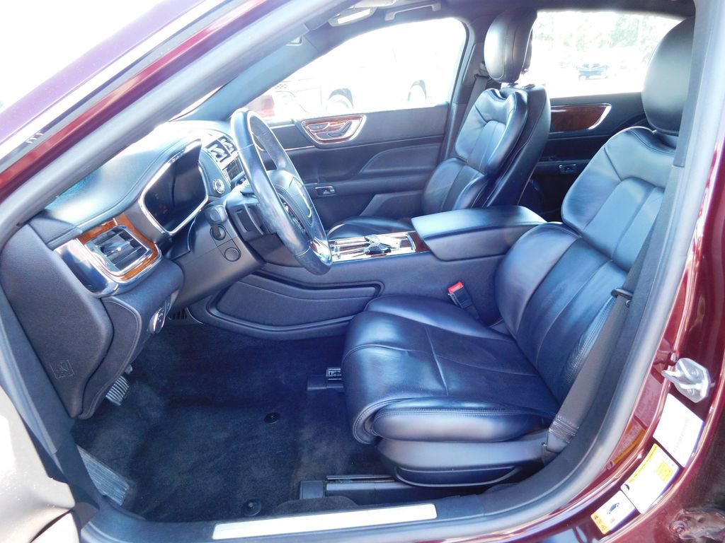 Used 2017 Lincoln Continental Select w/ Climate Package image 13