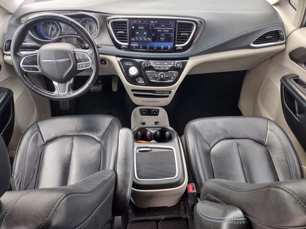 Used 2021 Chrysler Pacifica Touring-L FWD image 6
