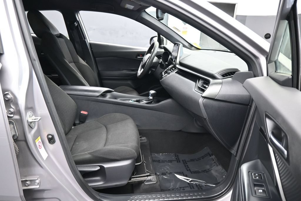 Used 2019 Toyota C-HR LE FWD image 35
