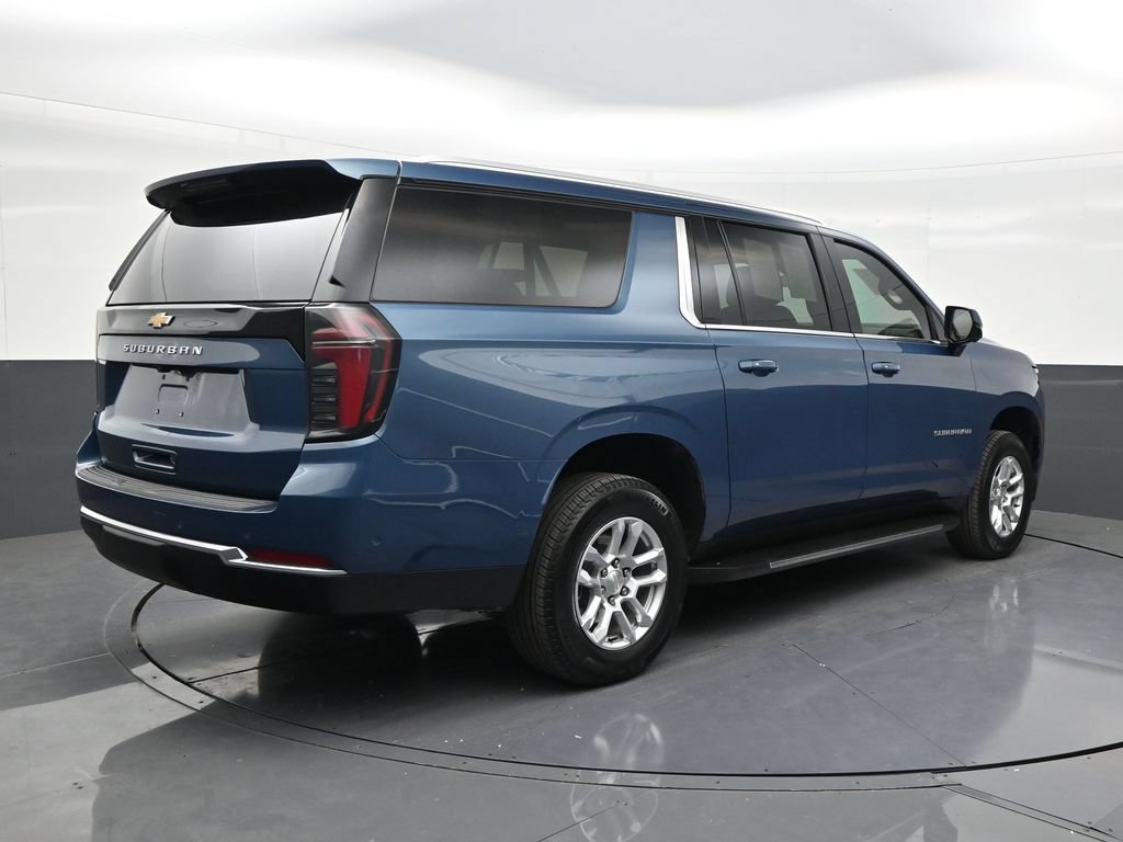 Used 2025 Chevrolet Suburban LS RWD image 5
