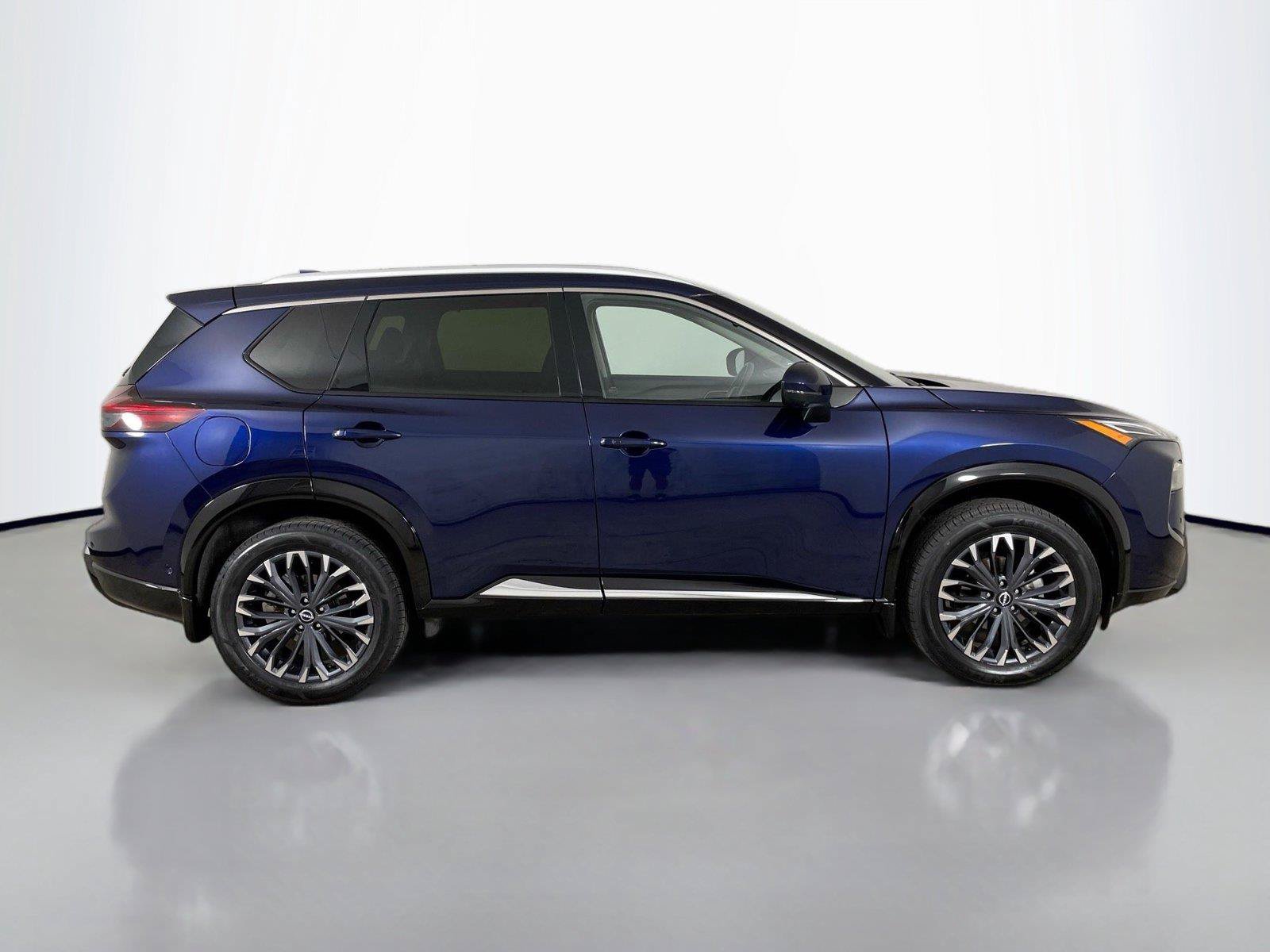Used 2024 Nissan Rogue Platinum w/ Platinum Premium Package AWD/4WD image 18