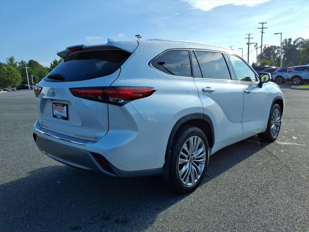 Used 2023 Toyota Highlander Platinum AWD/4WD image 4